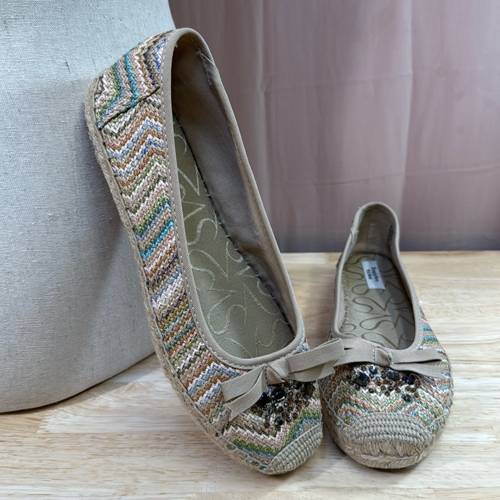 Simply Vera‎ Wang Svmyastraw Espadrille Flats with Sequin Detail and Bow Accent.